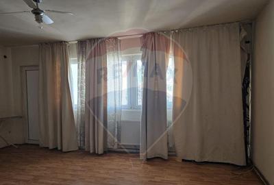 Apartament cu 4 camere de vanzare in zona Central - 1