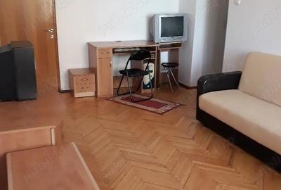 Inchiriez o camera dintr-un apartament de 4 camere Inchiriez o camera dintr-un apartament de 4 camere - 1