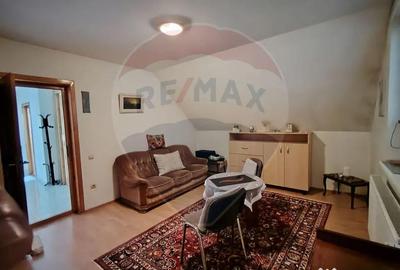 Casă cu 8 camere cu Teren 800 Mp în Central - 14