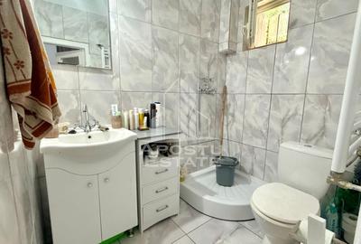 Duplex cu 7 camere cu Canalizare în Lipovei - 9