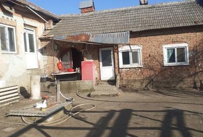 Casă cu 4 camere în Ostroveni - 1