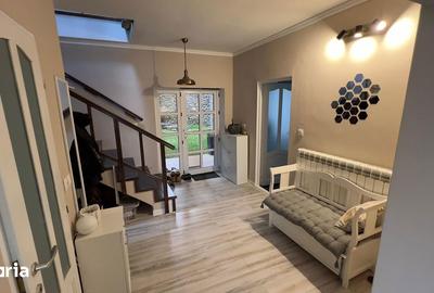 Casă cu 6 camere cu Teren 439 Mp în Petros - 2