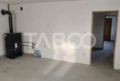 Casă cu 3 camere cu Teren 5039 Mp în Pianu - 4