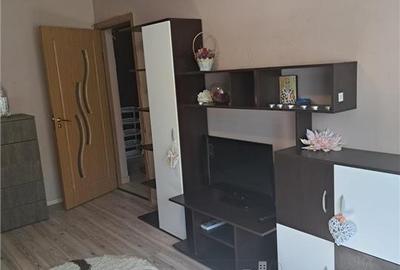 Apartament cu 2 camere decomandat, mobilat în Podul de Fier