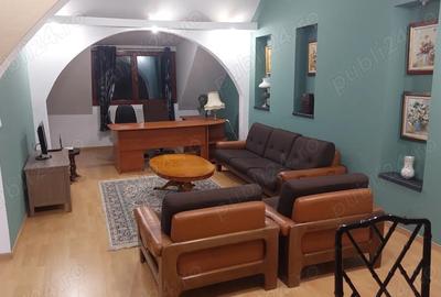 Apartament cu 3 camere semidecomandat în Central - 1