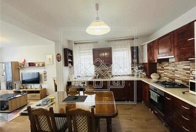 Casa cu 82 mp utili, gradina de 30 mp, Calea Cisnadiei - 14