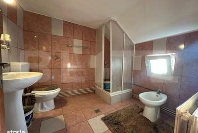 Casă cu 3 camere cu Canalizare în Central - 3