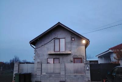Casă cu 4 camere în Pădureni (Jebel) - 1