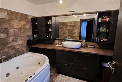 Casă individuală cu 4 camere cu Canalizare în Central - 8