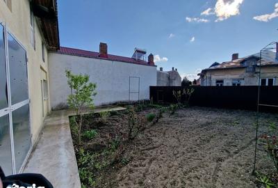 Casă cu 3 camere cu Teren 200 Mp în Central - 1