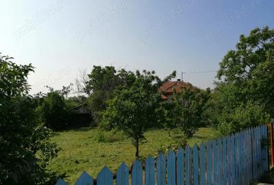 Teren intravilan de vanzare pe care se afla o casa batraneasca - 2