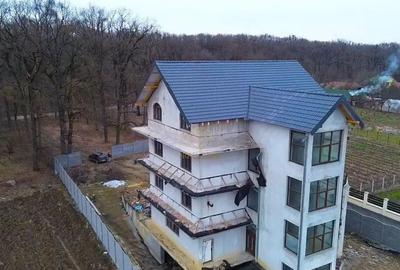 Casă cu 12 camere în Central - 2