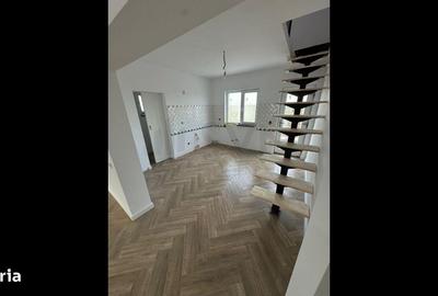 Casă cu 4 camere cu Teren 400 Mp în Central