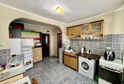 Garsonieră decomandată, mobilată în Gară