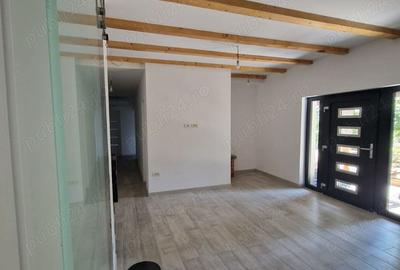 Casă cu 3 camere cu Teren 1100 Mp în Macea - 3