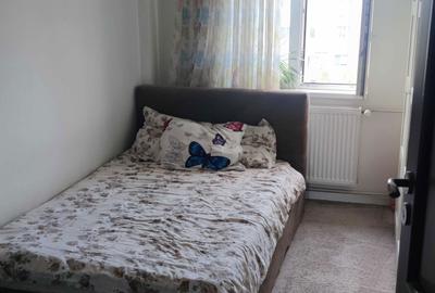 Apartament cu 3 camere decomandat în Cantacuzino