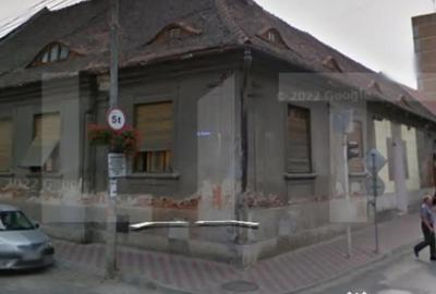 Casă cu 4 camere cu Teren 450 Mp în Central