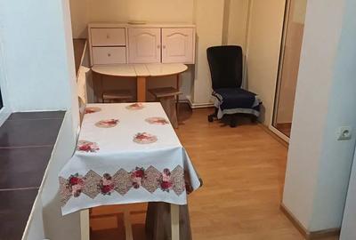 De inchiriat apartament situat in Valcea etaj 1 nord strada Doctor Hacman - 7