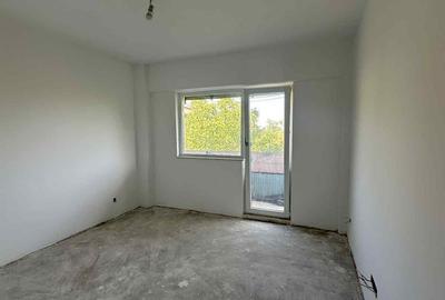 Apartament cu 4 camere semidecomandat în Micro 16 - 18