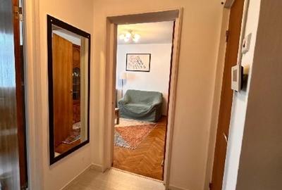 Apartament cu 3 camere semidecomandat în Titan