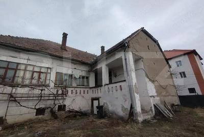 Casa 60 mp,2 camere,curte comuna,teren 350mp,Renovabila,comuna Livezile