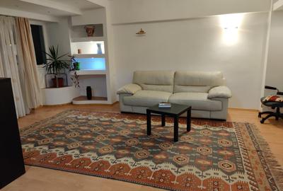 Apartament cu 2 camere semidecomandat, mobilat în 1 Mai