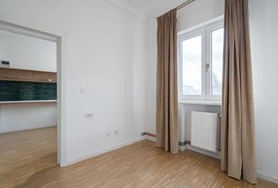Apartament cu 3 camere semidecomandat în P-ța Universității