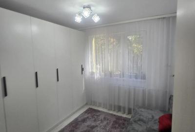 De vanzare apartament 3 camere, etaj 1 4, foarte aproape de metrou 1 Decembrie - 7