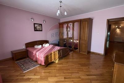 Casă individuală cu 8 camere cu Canalizare în Central - 4