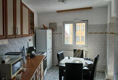 Apartament cu 2 camere decomandat în Central - 2