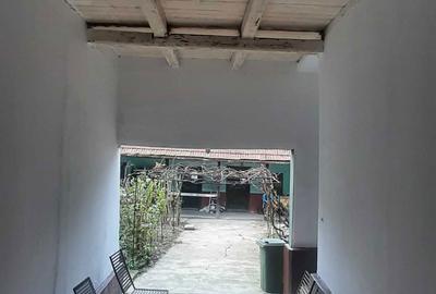 Casă cu 4 camere în Central - 2