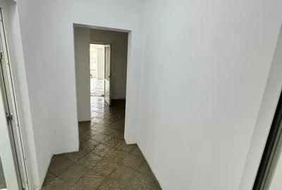 Spațiu comercial, de 50 mp, în Central - 3