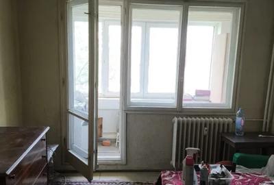 Titan Nicolae Grigorescu metrou, bl.reabilitat,decomandat,balcon inchis. - 2
