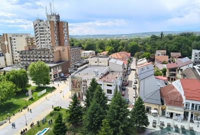 Apartament 3 camere situat in centrul orasului Targu Jiu, pe pietonala - 10