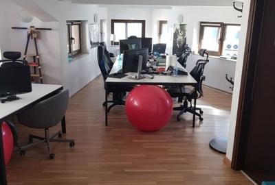 Casă cu 9 camere în Unirii