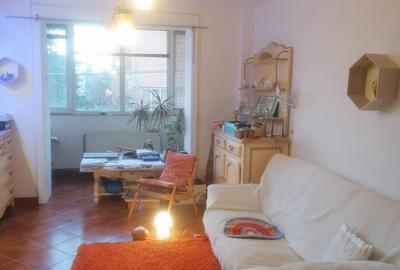 Apartament cu 3 camere decomandat, mobilat în Central