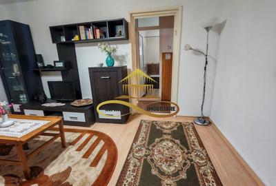 Inchiriez apartament 3 camere semidecomandate, etaj 1, zona Narcisa - 2