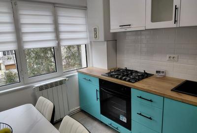 Apartament cu 3 camere semidecomandat, mobilat în Micro 16 - 16