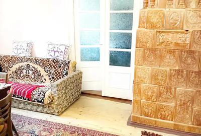 Casa din caramida cu 4 camere, bucatarie si baie in zona centrala - 9