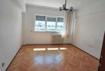 Apartament cu 5 camere decomandat în P-ța Universității - 18