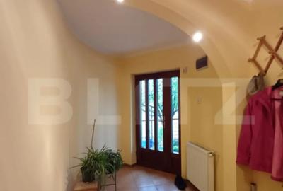 Casă cu 5 camere cu Teren 600 Mp în Central - 1