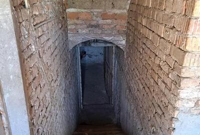 Casă cu 9 camere cu Teren 2375 Mp în Central - 12