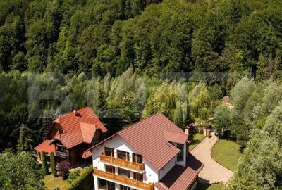 Afacere la cheie!! Pensiune 8 camere, 2 apartamente, zona Marginea-Sucevita