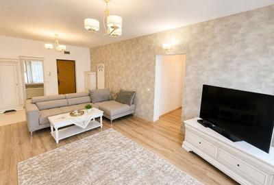 Apartament cu 3 camere decomandat, mobilat în Central