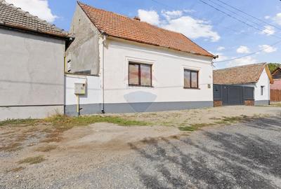 Casă renovată recent, zona centrală Pecica - 2