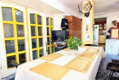 Casă cu 7 camere cu Teren 579 Mp în Central - 12