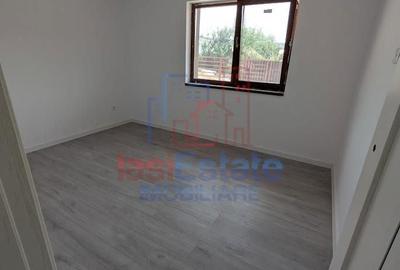 Casă cu 4 camere cu Teren 450 Mp în Bârnova
