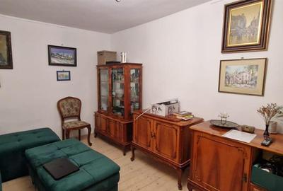 Casă cu 5 camere cu Canalizare în Central - 3