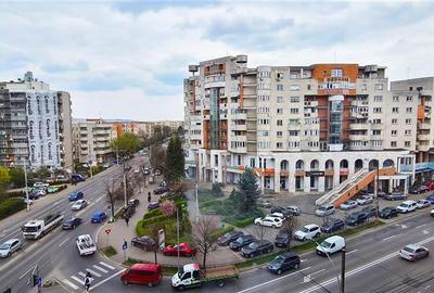 Apartament cu 3 camere semidecomandat, mobilat în Central