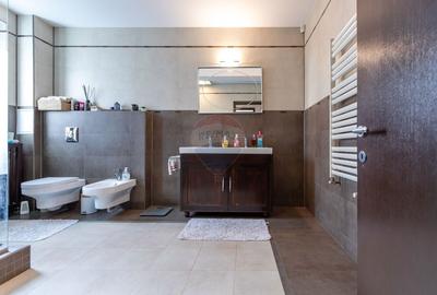 Casă cu 7 camere cu Teren 1617 Mp în Central - 18